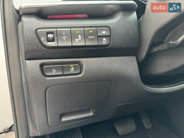 Серый Киа Niro, объемом двигателя 0 л и пробегом 118 тыс. км за 19350 $, фото 72 на Automoto.ua