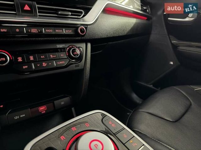 Сірий Кіа Niro, об'ємом двигуна 0 л та пробігом 71 тис. км за 21999 $, фото 91 на Automoto.ua