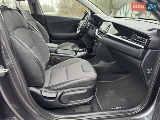 Серый Киа Niro, объемом двигателя 0 л и пробегом 158 тыс. км за 17750 $, фото 55 на Automoto.ua