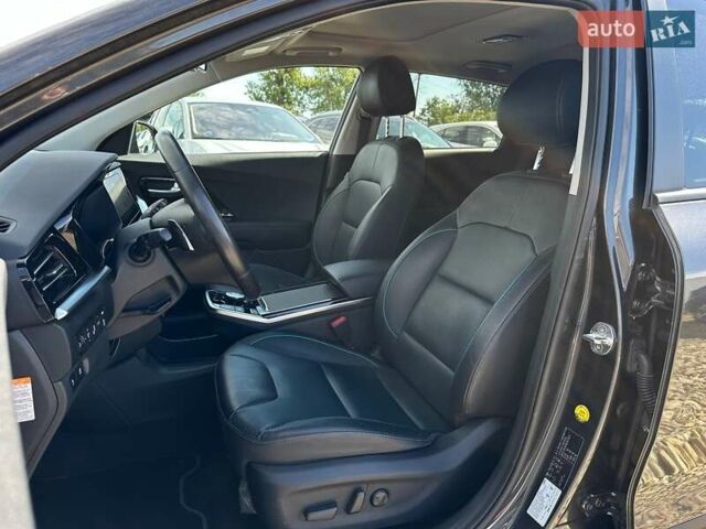 Серый Киа Niro, объемом двигателя 0 л и пробегом 97 тыс. км за 23200 $, фото 30 на Automoto.ua