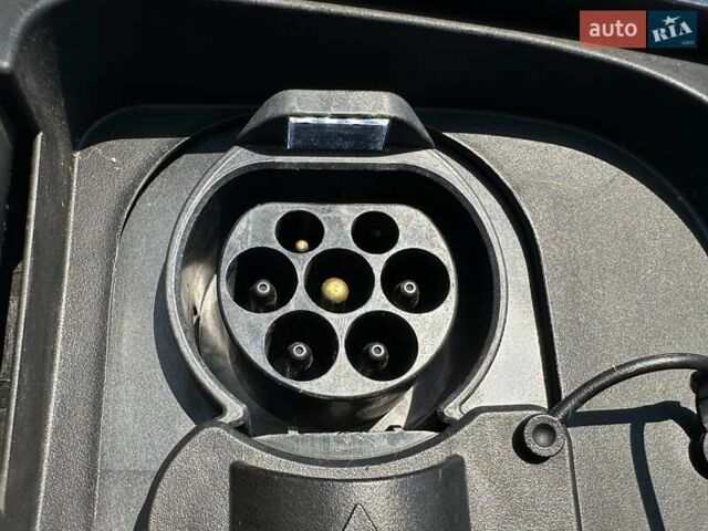 Сірий Кіа Niro, об'ємом двигуна 0 л та пробігом 76 тис. км за 22700 $, фото 15 на Automoto.ua