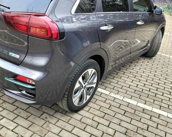 Серый Киа Niro, объемом двигателя 0 л и пробегом 85 тыс. км за 18750 $, фото 8 на Automoto.ua