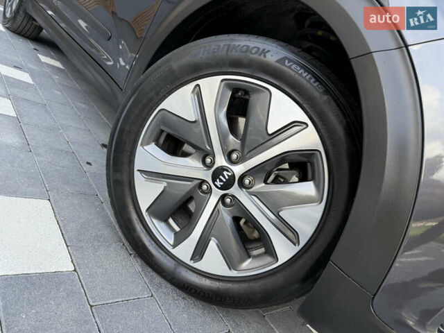 Сірий Кіа Niro, об'ємом двигуна 0 л та пробігом 70 тис. км за 19999 $, фото 7 на Automoto.ua