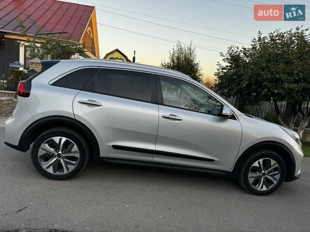 Сірий Кіа Niro, об'ємом двигуна 0 л та пробігом 120 тис. км за 22200 $, фото 15 на Automoto.ua
