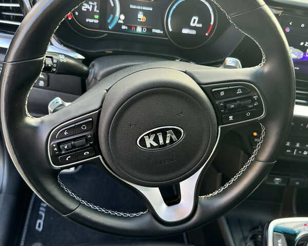 Серый Киа Niro, объемом двигателя 0 л и пробегом 93 тыс. км за 22500 $, фото 4 на Automoto.ua