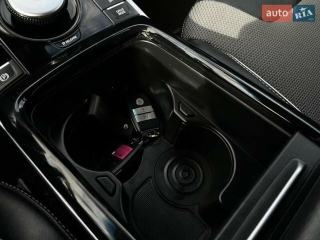 Серый Киа Niro, объемом двигателя 0 л и пробегом 72 тыс. км за 19750 $, фото 54 на Automoto.ua