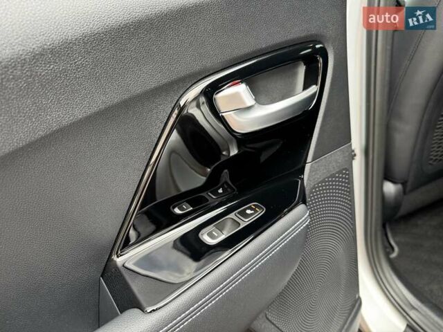 Сірий Кіа Niro, об'ємом двигуна 0 л та пробігом 118 тис. км за 19300 $, фото 121 на Automoto.ua