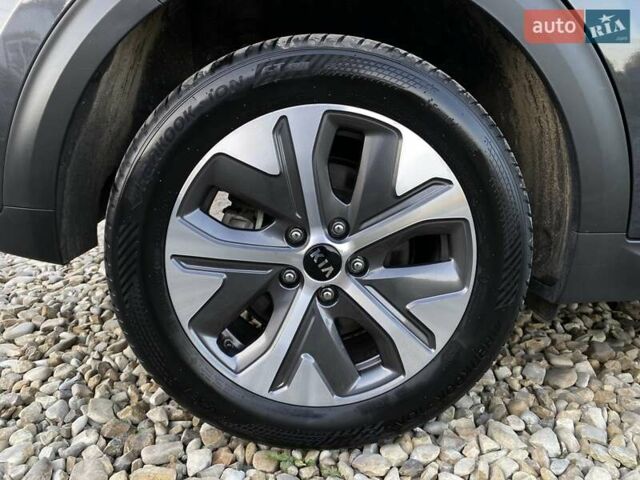 Сірий Кіа Niro, об'ємом двигуна 0 л та пробігом 107 тис. км за 21950 $, фото 28 на Automoto.ua