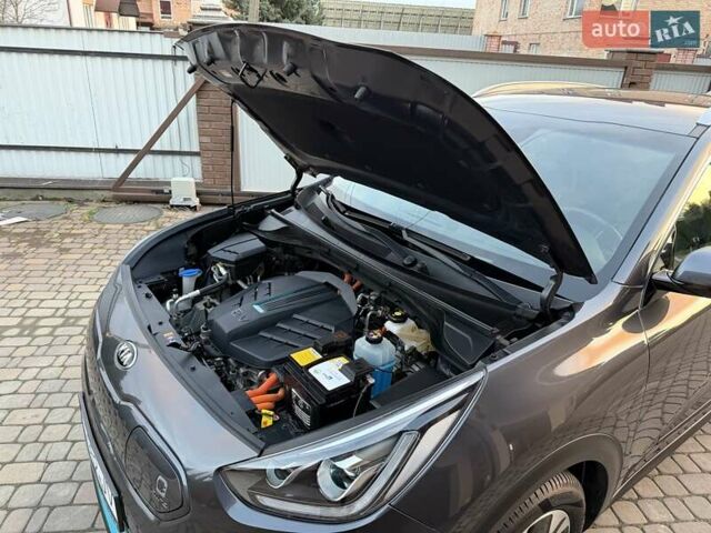 Сірий Кіа Niro, об'ємом двигуна 0 л та пробігом 118 тис. км за 20499 $, фото 98 на Automoto.ua