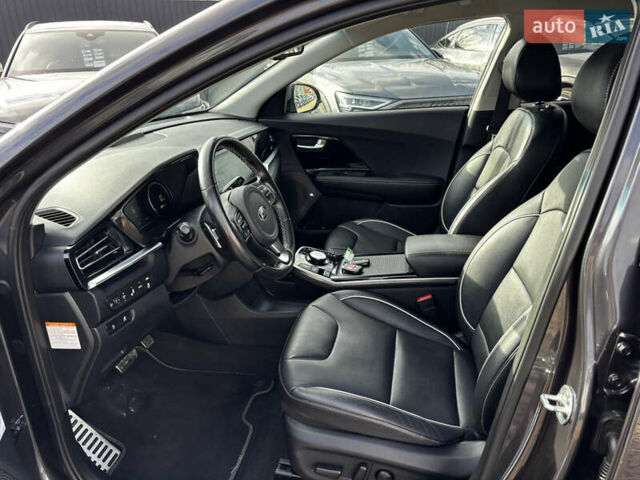 Серый Киа Niro, объемом двигателя 0 л и пробегом 110 тыс. км за 21200 $, фото 14 на Automoto.ua