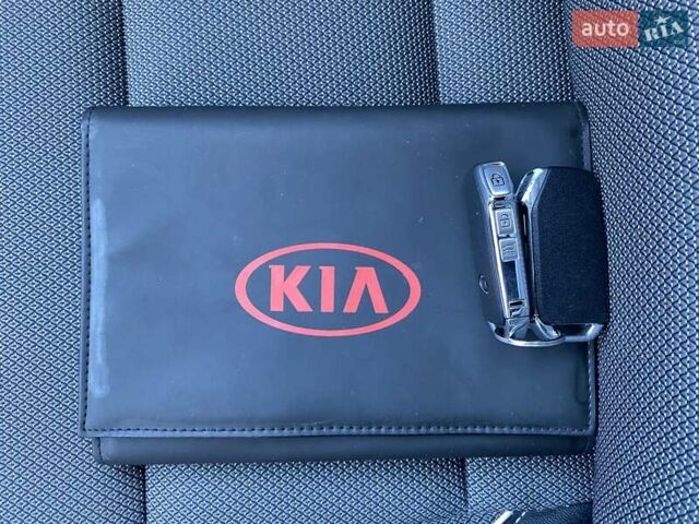 Серый Киа Niro, объемом двигателя 0 л и пробегом 101 тыс. км за 21300 $, фото 58 на Automoto.ua