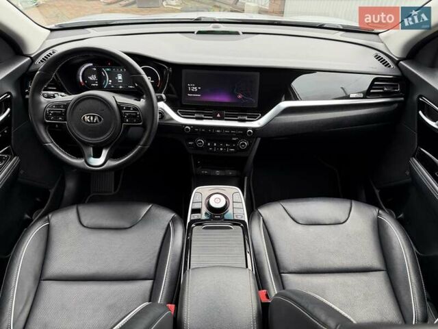 Сірий Кіа Niro, об'ємом двигуна 0 л та пробігом 71 тис. км за 21999 $, фото 56 на Automoto.ua