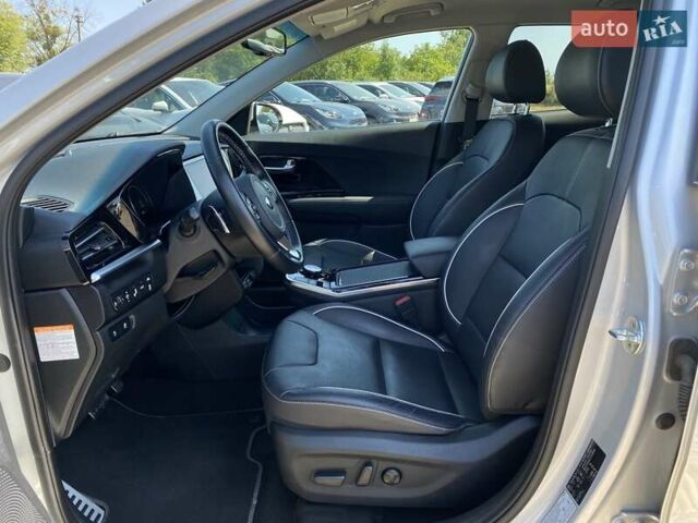 Серый Киа Niro, объемом двигателя 0 л и пробегом 58 тыс. км за 23200 $, фото 27 на Automoto.ua