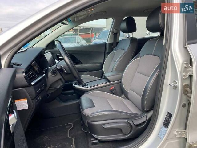 Серый Киа Niro, объемом двигателя 0 л и пробегом 82 тыс. км за 19600 $, фото 18 на Automoto.ua