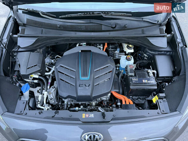 Серый Киа Niro, объемом двигателя 0 л и пробегом 165 тыс. км за 18000 $, фото 37 на Automoto.ua