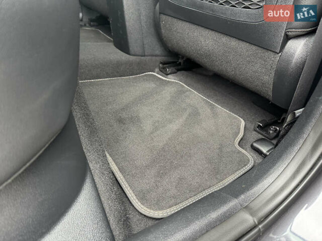 Серый Киа Niro, объемом двигателя 0 л и пробегом 158 тыс. км за 17750 $, фото 65 на Automoto.ua