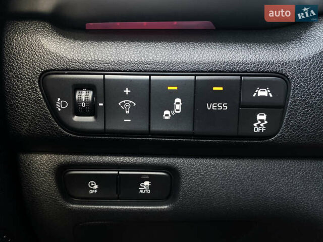 Сірий Кіа Niro, об'ємом двигуна 0 л та пробігом 116 тис. км за 21800 $, фото 44 на Automoto.ua