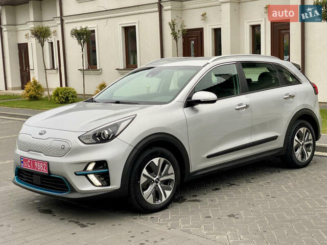 Сірий Кіа Niro, об'ємом двигуна 0 л та пробігом 63 тис. км за 20899 $, фото 26 на Automoto.ua