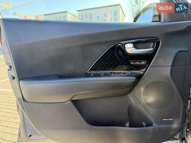 Сірий Кіа Niro, об'ємом двигуна 0 л та пробігом 87 тис. км за 18500 $, фото 19 на Automoto.ua