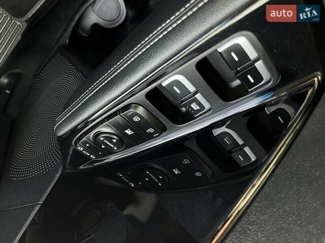 Серый Киа Niro, объемом двигателя 0 л и пробегом 72 тыс. км за 19750 $, фото 42 на Automoto.ua