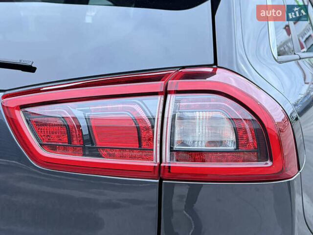 Серый Киа Niro, объемом двигателя 0 л и пробегом 165 тыс. км за 18000 $, фото 24 на Automoto.ua