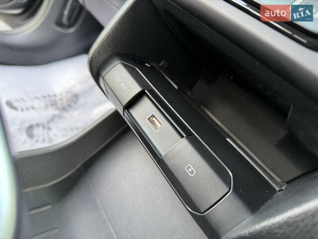 Сірий Кіа Niro, об'ємом двигуна 0 л та пробігом 70 тис. км за 19999 $, фото 71 на Automoto.ua