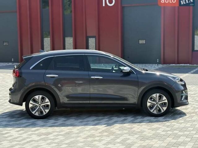 Сірий Кіа Niro, об'ємом двигуна 0 л та пробігом 82 тис. км за 20500 $, фото 8 на Automoto.ua