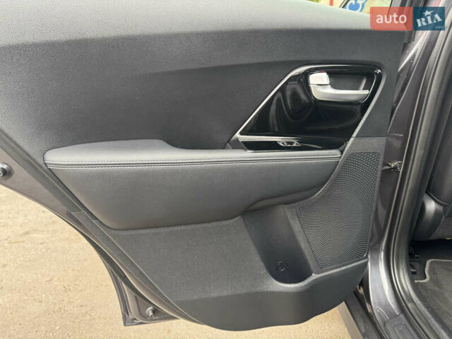 Серый Киа Niro, объемом двигателя 0 л и пробегом 158 тыс. км за 17750 $, фото 46 на Automoto.ua