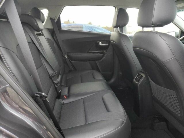 Серый Киа Niro, объемом двигателя 1.6 л и пробегом 35 тыс. км за 3000 $, фото 10 на Automoto.ua