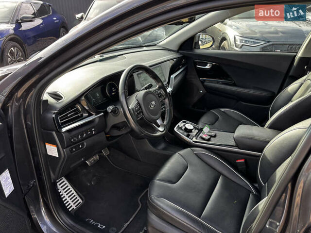 Серый Киа Niro, объемом двигателя 0 л и пробегом 110 тыс. км за 21200 $, фото 17 на Automoto.ua