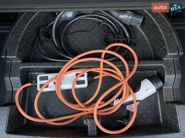Сірий Кіа Niro, об'ємом двигуна 0 л та пробігом 88 тис. км за 22500 $, фото 50 на Automoto.ua