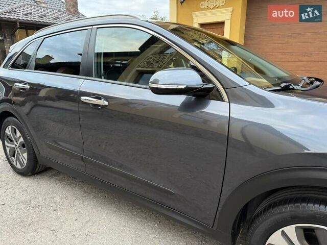 Киа Niro 2020 в Львове на Automoto.ua Серый Киа Niro, объемом двигателя 0 л и пробегом 136 тыс. км за 17950 $, фото 8 на Automoto.ua