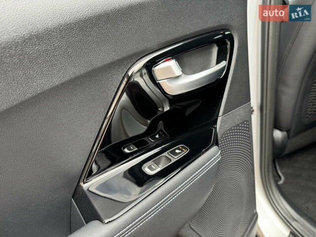 Серый Киа Niro, объемом двигателя 0 л и пробегом 118 тыс. км за 19350 $, фото 123 на Automoto.ua