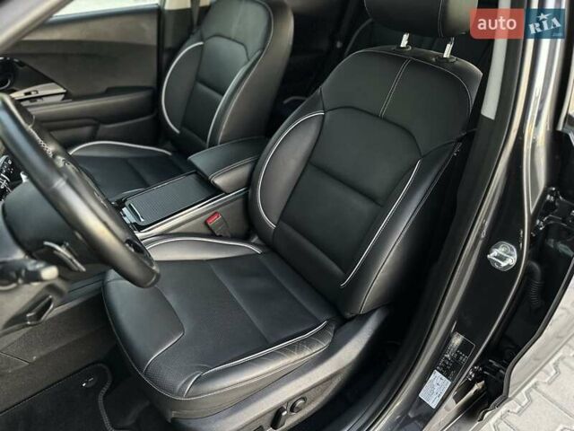 Серый Киа Niro, объемом двигателя 0 л и пробегом 74 тыс. км за 18200 $, фото 30 на Automoto.ua