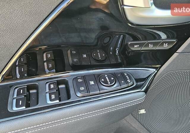 Серый Киа Niro, объемом двигателя 0 л и пробегом 145 тыс. км за 18800 $, фото 18 на Automoto.ua