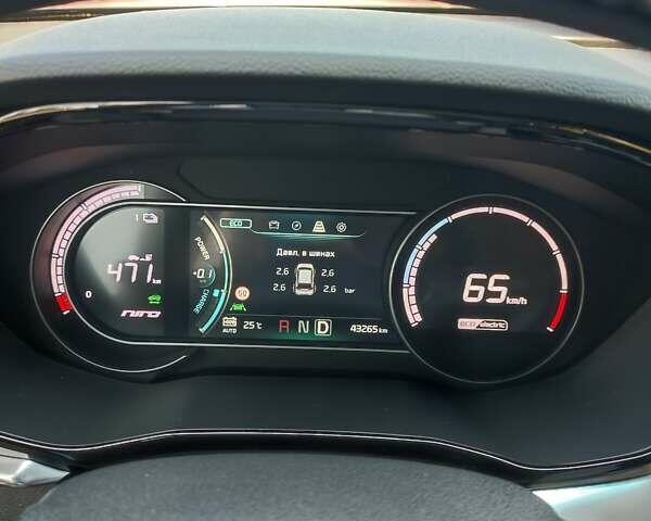Серый Киа Niro, объемом двигателя 0 л и пробегом 49 тыс. км за 23000 $, фото 24 на Automoto.ua