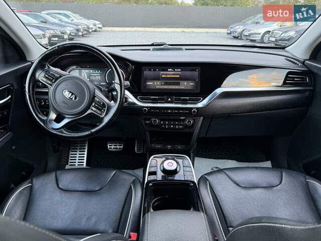 Сірий Кіа Niro, об'ємом двигуна 0 л та пробігом 102 тис. км за 18900 $, фото 6 на Automoto.ua