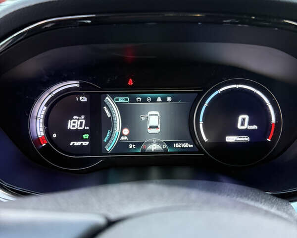 Сірий Кіа Niro, об'ємом двигуна 0 л та пробігом 102 тис. км за 18900 $, фото 7 на Automoto.ua