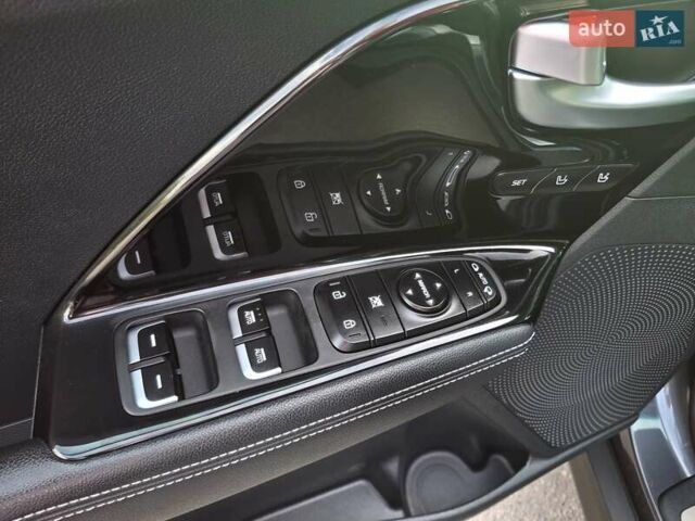 Сірий Кіа Niro, об'ємом двигуна 0 л та пробігом 126 тис. км за 20900 $, фото 19 на Automoto.ua