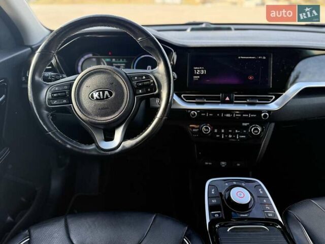 Серый Киа Niro, объемом двигателя 0 л и пробегом 124 тыс. км за 18950 $, фото 14 на Automoto.ua