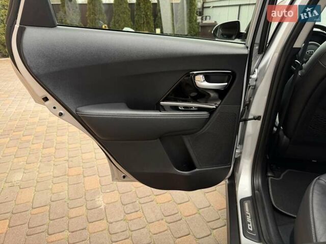 Сірий Кіа Niro, об'ємом двигуна 0 л та пробігом 71 тис. км за 21999 $, фото 58 на Automoto.ua