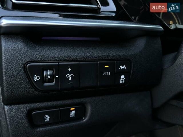 Серый Киа Niro, объемом двигателя 0 л и пробегом 88 тыс. км за 18500 $, фото 22 на Automoto.ua