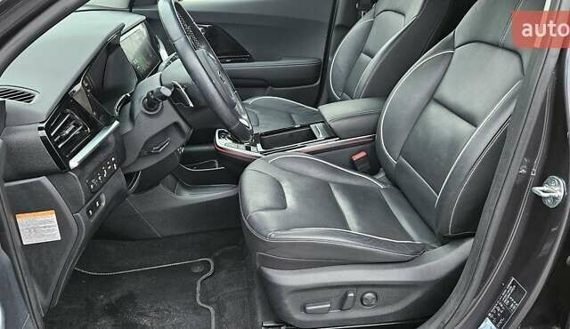Серый Киа Niro, объемом двигателя 0 л и пробегом 108 тыс. км за 19700 $, фото 8 на Automoto.ua