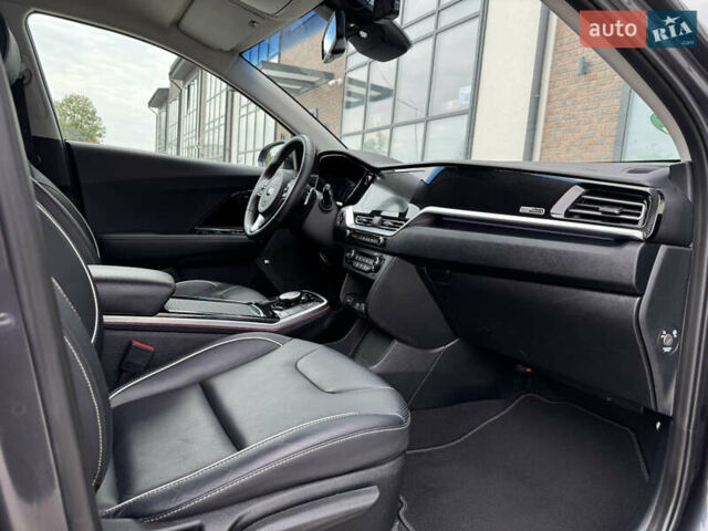 Серый Киа Niro, объемом двигателя 0 л и пробегом 139 тыс. км за 18900 $, фото 59 на Automoto.ua