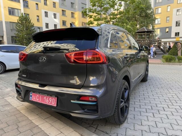 Серый Киа Niro, объемом двигателя 0 л и пробегом 112 тыс. км за 16999 $, фото 8 на Automoto.ua