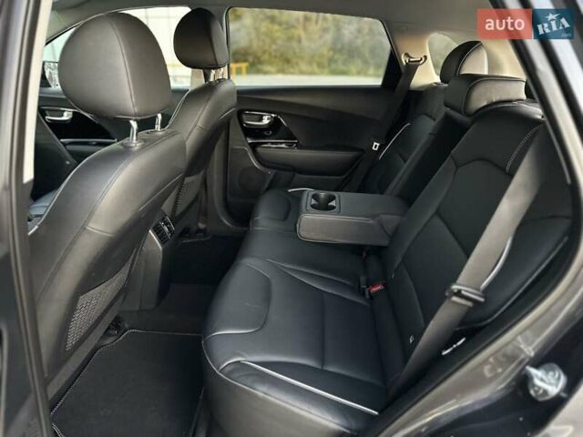 Серый Киа Niro, объемом двигателя 0 л и пробегом 74 тыс. км за 18200 $, фото 36 на Automoto.ua