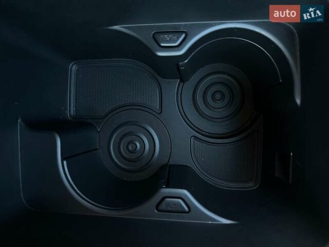Сірий Кіа Niro, об'ємом двигуна 0 л та пробігом 76 тис. км за 21700 $, фото 39 на Automoto.ua