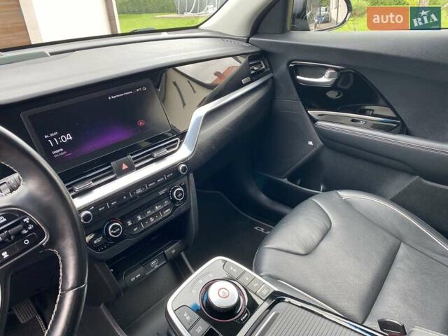 Серый Киа Niro, объемом двигателя 0 л и пробегом 117 тыс. км за 20470 $, фото 23 на Automoto.ua