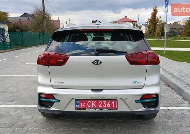 Серый Киа Niro, объемом двигателя 0 л и пробегом 82 тыс. км за 19500 $, фото 8 на Automoto.ua