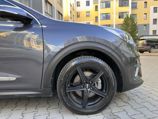 Серый Киа Niro, объемом двигателя 0 л и пробегом 112 тыс. км за 16999 $, фото 11 на Automoto.ua